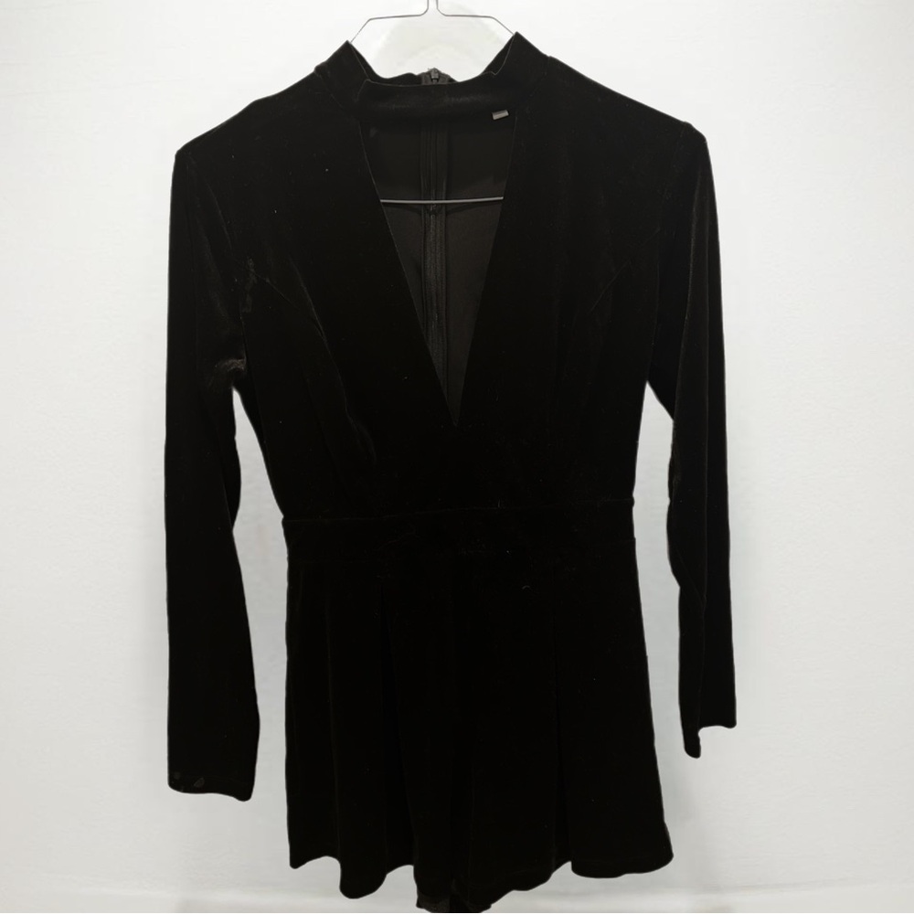 Gianni Bini Black Velvet Long Sleeve Romper with Deep V Neck (Small)